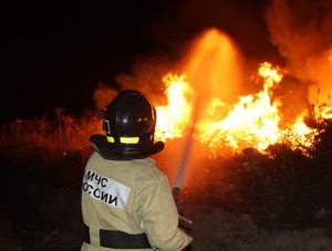 На пожаре в крымском селе спасли троих человек