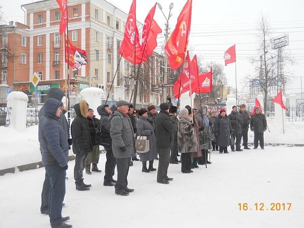 Коммунисты провели акцию протеста против антинародной политики Правительства Кировской области