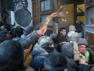 Штурм Октябрьского дворца в Киеве: пострадали более 30 полицейских