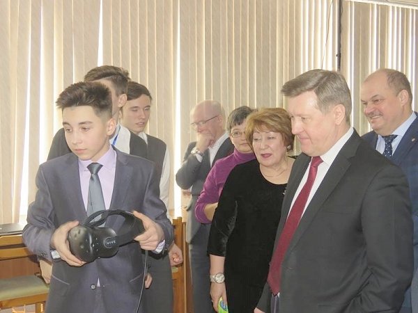 В Новосибирске мэр-коммунист Анатолий Локоть открыл образовательный полигон «ИнженериУм»