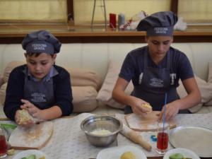 Для юных симферопольцев устроили кулинарные мастер-классы