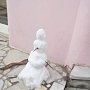 Первый снеговик в столице Крыма — без глаз, морковки и конечностей