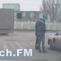 В Керчи фура «задела» учебный автомобиль