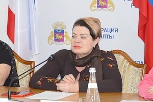 В Ялте Ирина Соловьева взялась за подсветку и Приморский парк