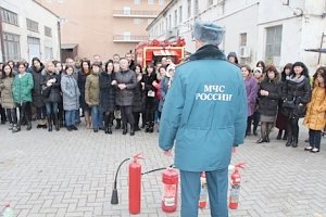 Симферопольские пожарные провели тренировку в торговом центре «Центрум»