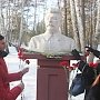 Тюменские коммунисты возложили красные гвоздики к памятнику И.В. Сталину