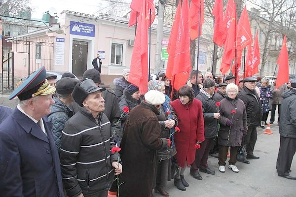 Коммунисты Крыма почтили память И.В. Сталина