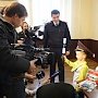 Начальник Госавтоинспекции Севастополя "по поручению" Деда Мороза встретился с пятилетним мальчиком