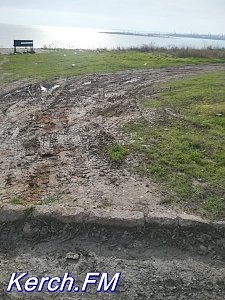 Керчане просят не мусорить в уголке отдыха с видом на Крымский мост