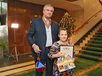 Сергей Аксёнов наградил победителей конкурса детского творчества «Красота Божьего мира»