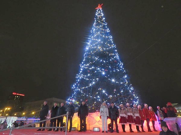 Новосибирск. Анатолий Локоть открыл главную елку города