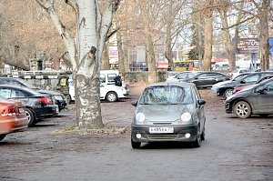 Парковка у Дворца пионеров в столице Крыма официально станет платной