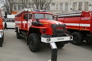 В столице Крыма открылась выставка пожарно-спасательной техники