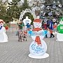 Снеговик-футболист, снеговик-морячок, снеговик с санями – парад на главной площади Евпатории