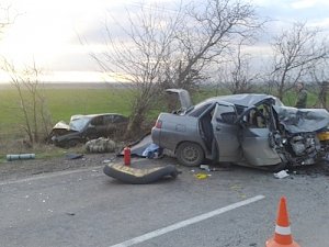 В результате лобового столкновения Skoda Octavia и ВАЗ-2110 в Бахчисарайском районе погибла пассажир ВАЗа