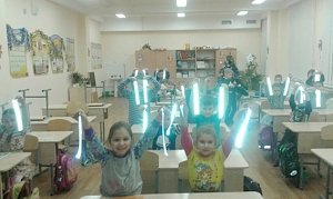 Первоклассники в Казачьей бухте получили светоотражающие ленты