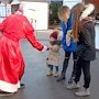 В Керчи Полицейский Дед Мороз сказал детям о правилах безопасности на дороге