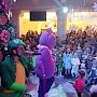 Дети полицейских УМВД России по г. Севастополю встретились со сказочными героями на Новогоднем представлении