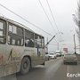 Легковушка сбила троллейбусную опору в Керчи