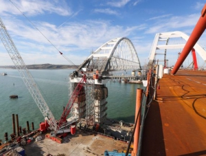 Опубликован первый снимок готового участка Крымского моста
