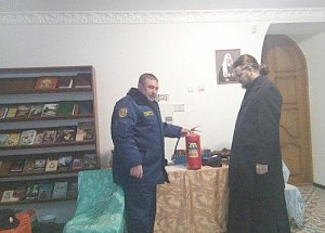 В Крыму сотрудники МЧС проверяют пожарную безопасность в храмах и церквях