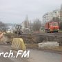 На шоссе Героев Сталинграда на закрытом участке дороги снимают асфальт