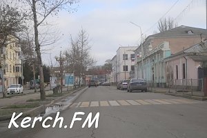 В Керчи начала частично пропадать разметка, нанесенная холодным пластиком