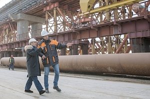 В 2018 году строители запланировали установить все опоры ж/д части Крымского моста