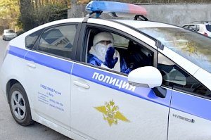 «Полицейский Дед Мороз» прошагал по всей территории Крыма, поздравив около тысячи детей