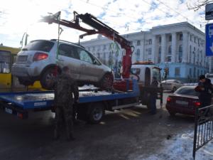 За год в Симферополе эвакуаторы забрали около 16,5 тыс. неправильно припаркованных машин