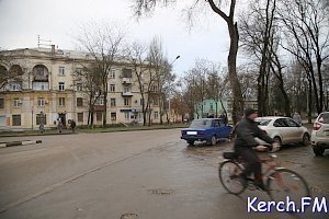 В Керчи «ВАЗ» въехал в билборд, — очевидец