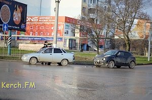 На Ворошиловском кольце в Керчи произошло дорожно-транспортное происшествие