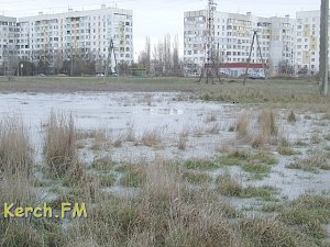 Керчане жалуются на зловонное озеро рядом с тюрьмой