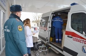 Двух севастопольцев эвакуировали санитарным бортом МЧС России в Санкт-Петербург