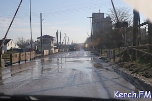 В Керчи на Кокорина произошёл прорыв водовода