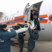 Спецборт МЧС России осуществляет санитарно-авиационную эвакуацию тяжелобольных граждан из Крыма в Санкт-Петербург