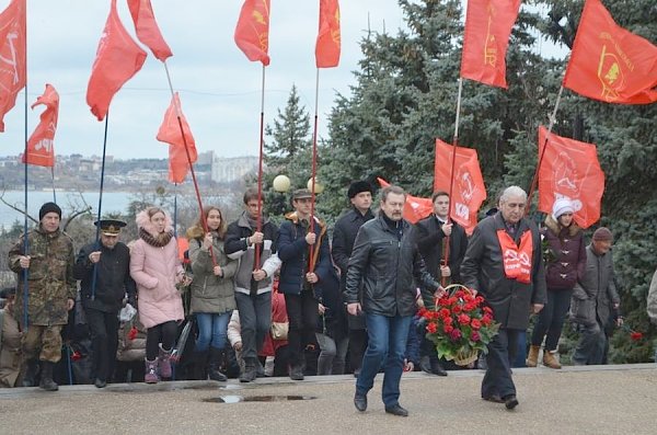 Севастопольские коммунисты почтили память Владимира Ильича Ленина