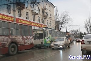 На «Музее» в Керчи оборвало троллейбусную линию