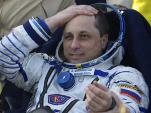 Крымский космонавт совершил полёт на пылесосе в невесомости
