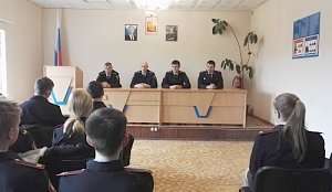 В Севастополе в рамках акции «Студенческий десант» полицейские встретились с учащимися кадетского класса