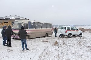 Под Симферополем рейсовый автобус съехал с проезжей части