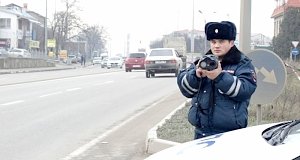 Сотрудники Госавтоинспекции проверяют соблюдение скоростного режима на дорогах Севастополя