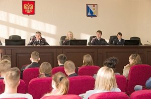 В Севастополе акция «Студенческий десант» завершилась встречей учащихся с полицейскими