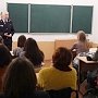 В Севастополе полицейские рассказали выпускникам о правилах поступления в образовательные учреждения МВД