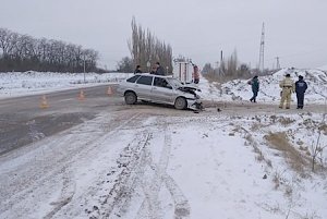 На трассе Керчь-Симферополь столкнулись «ВАЗ» и бензовоз