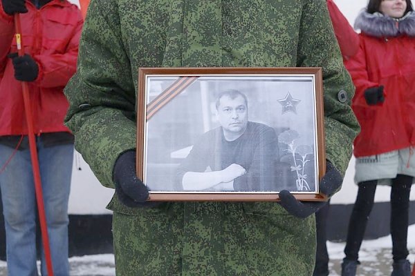 В Луганске прошла гражданская панихида в день первой годовщины смерти основателя ЛНР Валерия Болотова