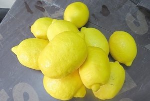 В Крым незаконно вновь пробовали ввезти более 30 кг фруктов