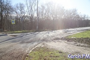 В Керчи три огромных ямы на пересечении Вокзального шоссе-Годыны имеют возможность привести к ДТП