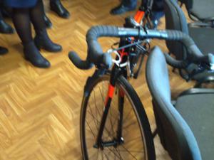 Министр спорта Крыма Елизавета Кожичева передала велосипеды спортивной школе