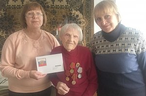 В Керчи ветерана Марию Кутько поздравили с 95-летием